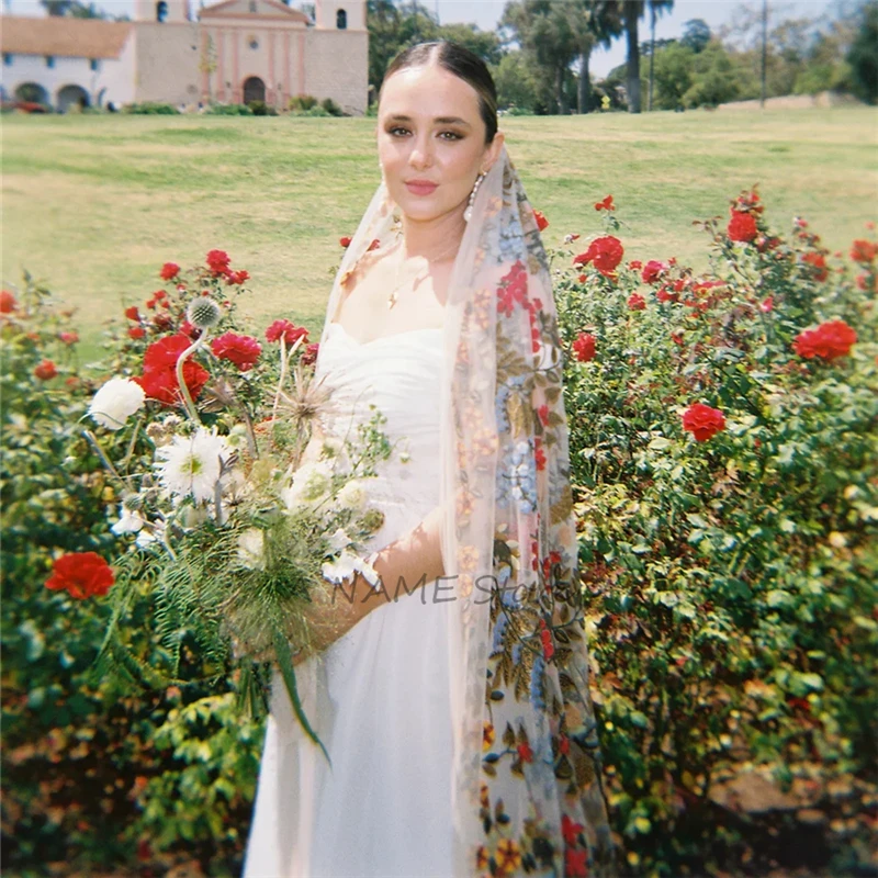 Velos de novia Bordados florales para novias, hojas largas de lujo coloridas de la catedral con peine, amarillo, rojo y azul