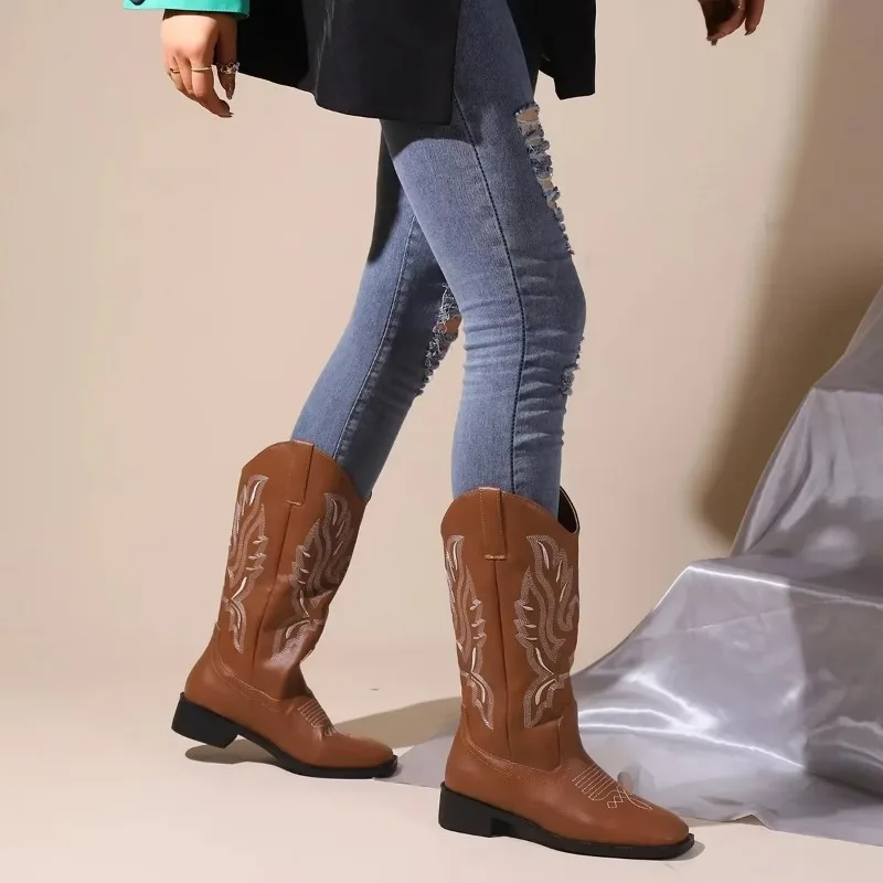 2024 Stivali da cowgirl genuini Chunky Botas Mujer Stivali da cowboy firmati di marca Ricama scarpe casual Stivaletti retrò cosacco