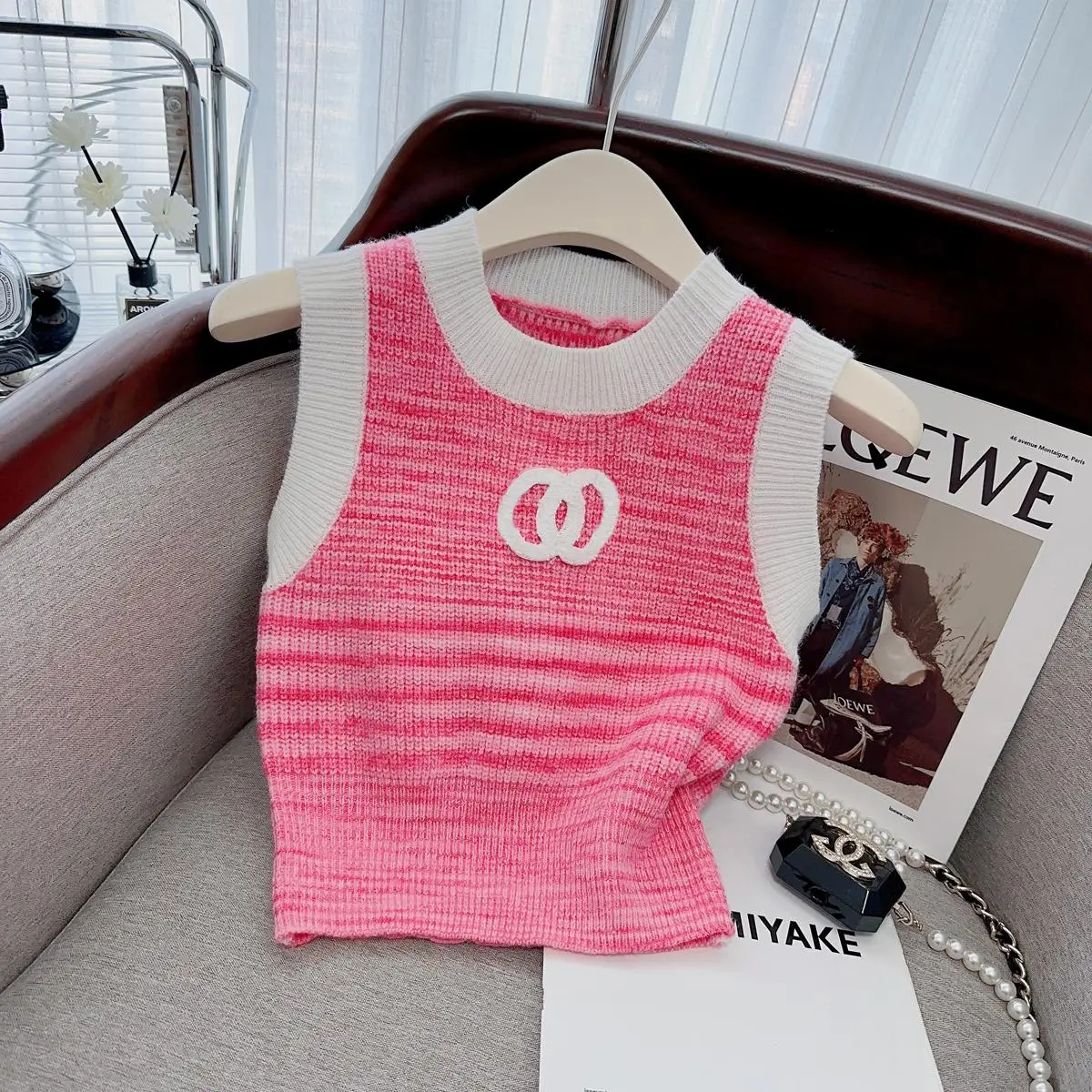 

2023 new women's wear European and American style fashionable round neck vest sling women's versatile color matching short slim