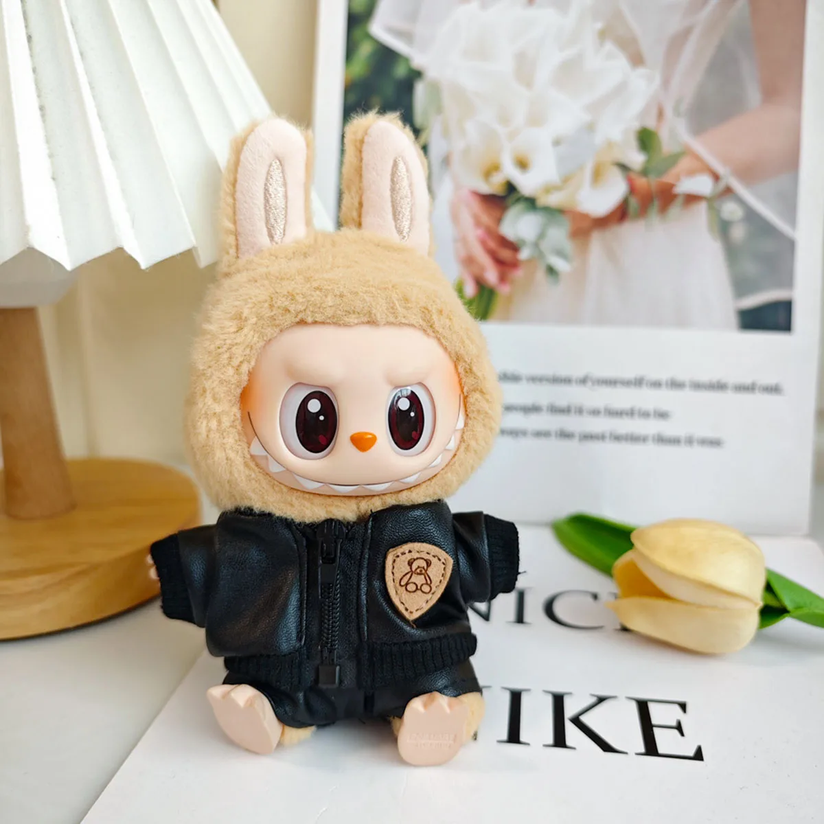 Muñeco de peluche para motocicleta, ropa de moda para Labubu, conjunto de chaqueta de cuero negro, accesorios geniales para motocicleta