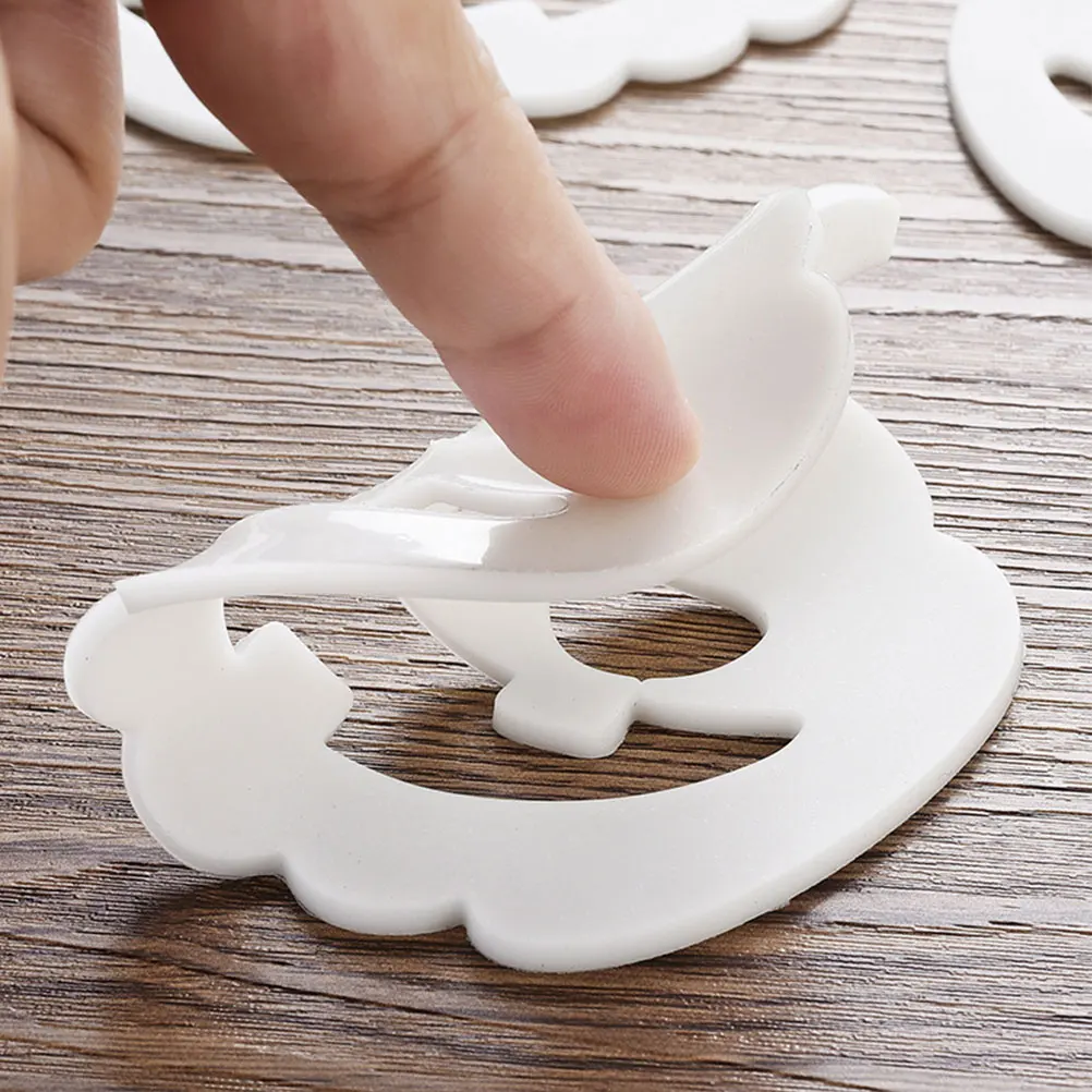 

10Pcs Luminous Halloween Pumpkin Coasters Hollow Design Heat Insulation Pads for Home Party Table Decor Noctilucence Drink