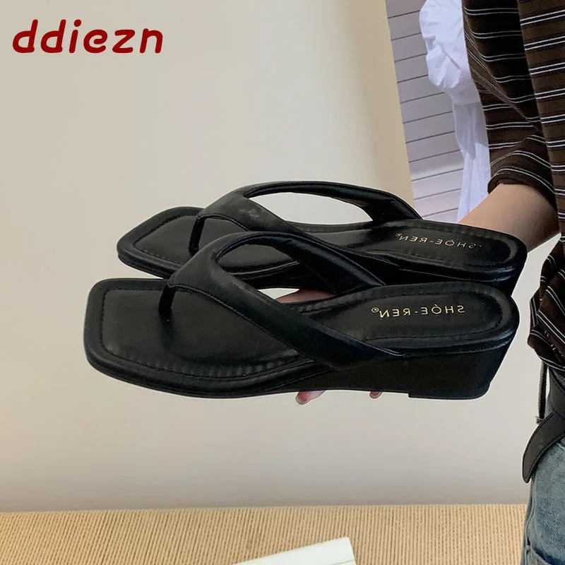 

Fashion Designer Wedges Flip Flops Shoes For Women New In Summer Beach Casual Female Slides Slippers Sandals Ladies Wedge Shoes