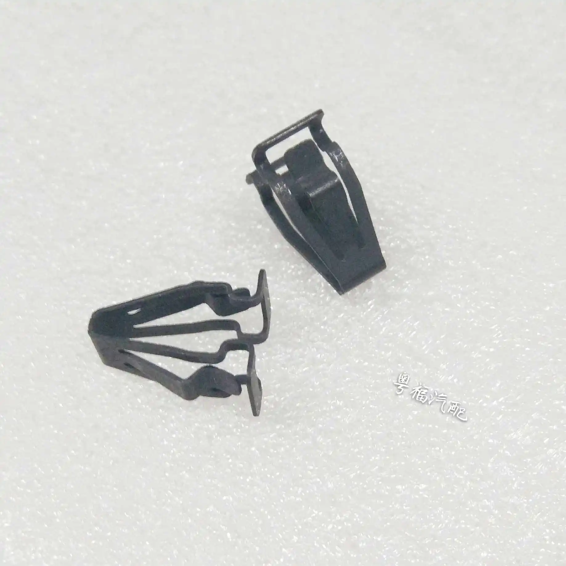 

1pcs For Ford Mondeo Edge Taurus Focus Mounting clips for sun visor bases