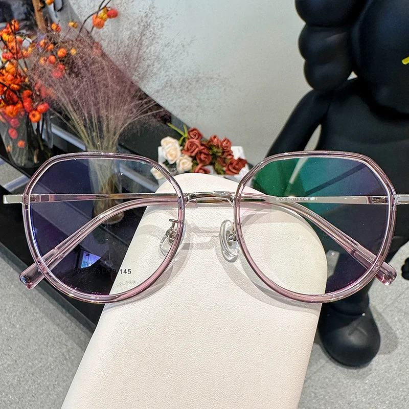 

Women's Eyeglass Frame Fashion Vintage Round Eye Ultra Light Titanium TR90 Transparent Eyewear Optical Prescription Frame 8825