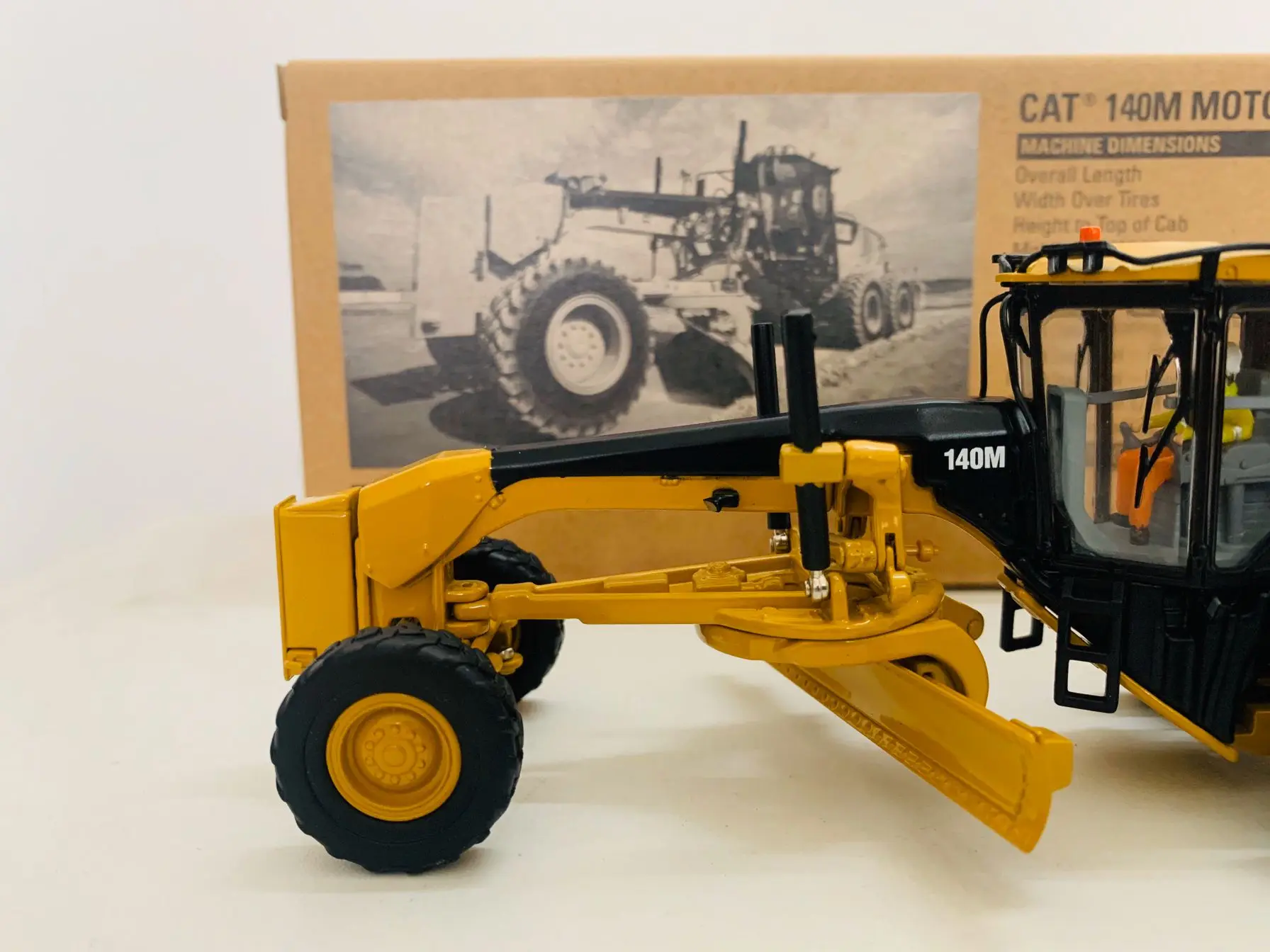 Dm 140M Motor Grader 1:50 Schaal Metaal Door Diecast Masters 85236c Verzamelmodel Nieuw In Doos