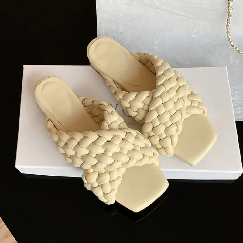 New Weaving Fashionable Summer Flat Slippers European American Sweet Women Sponge Cream Puff Giant Soft Beach Low Heel Sandals