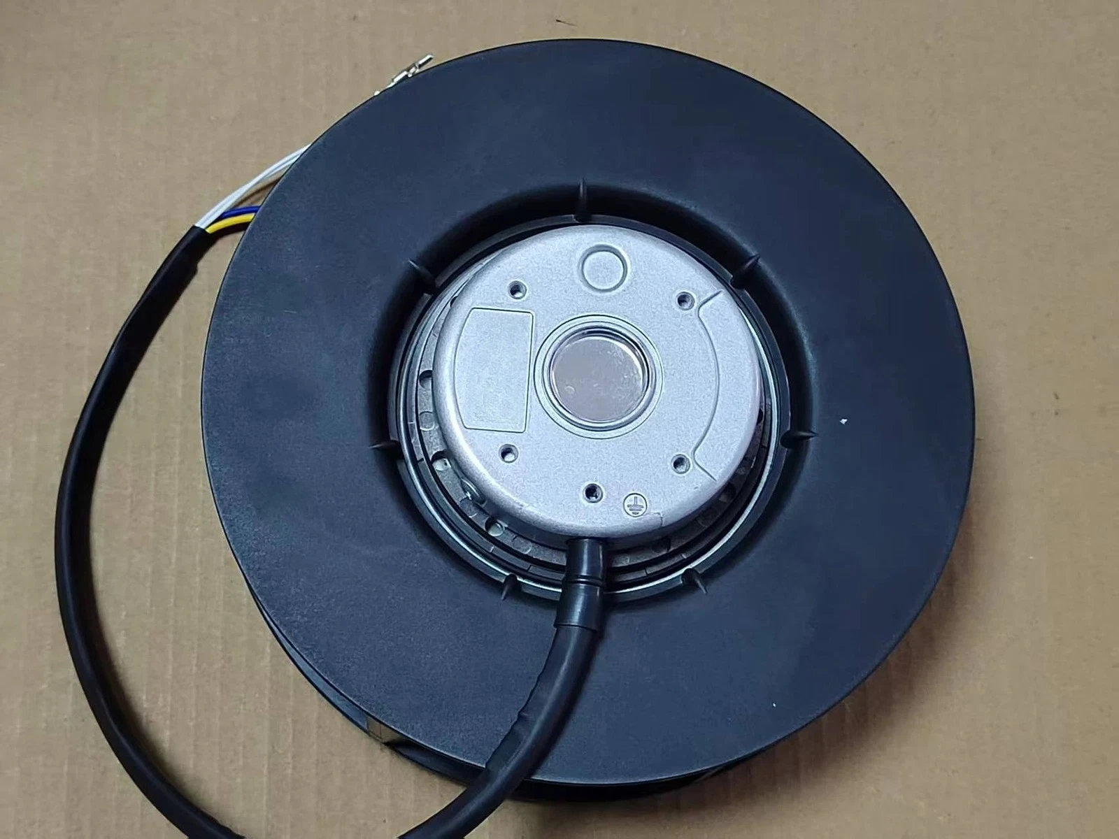 

R2E190-AO12-92 230В 400В 52/62Вт Оригинальный вентилятор