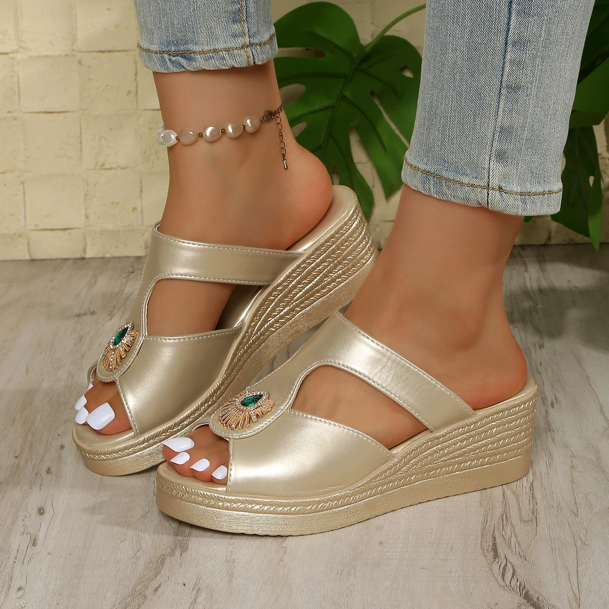 Damen Keilsandalen 2026 Neue Sommer Damen Slip-on Hochhackige Modische Damenschuhe Bequeme Blumen-Outdoor-Plateausandalen