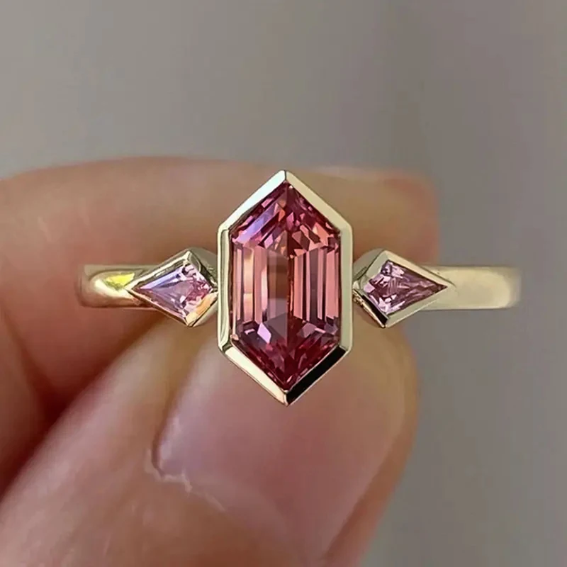 Huitan Modische zierliche Ringe mit lila Zirkonia, edler, stilvoller Verlobungsschmuck für Frauen, schicke, schillernde Accessoires, heiß begehrt