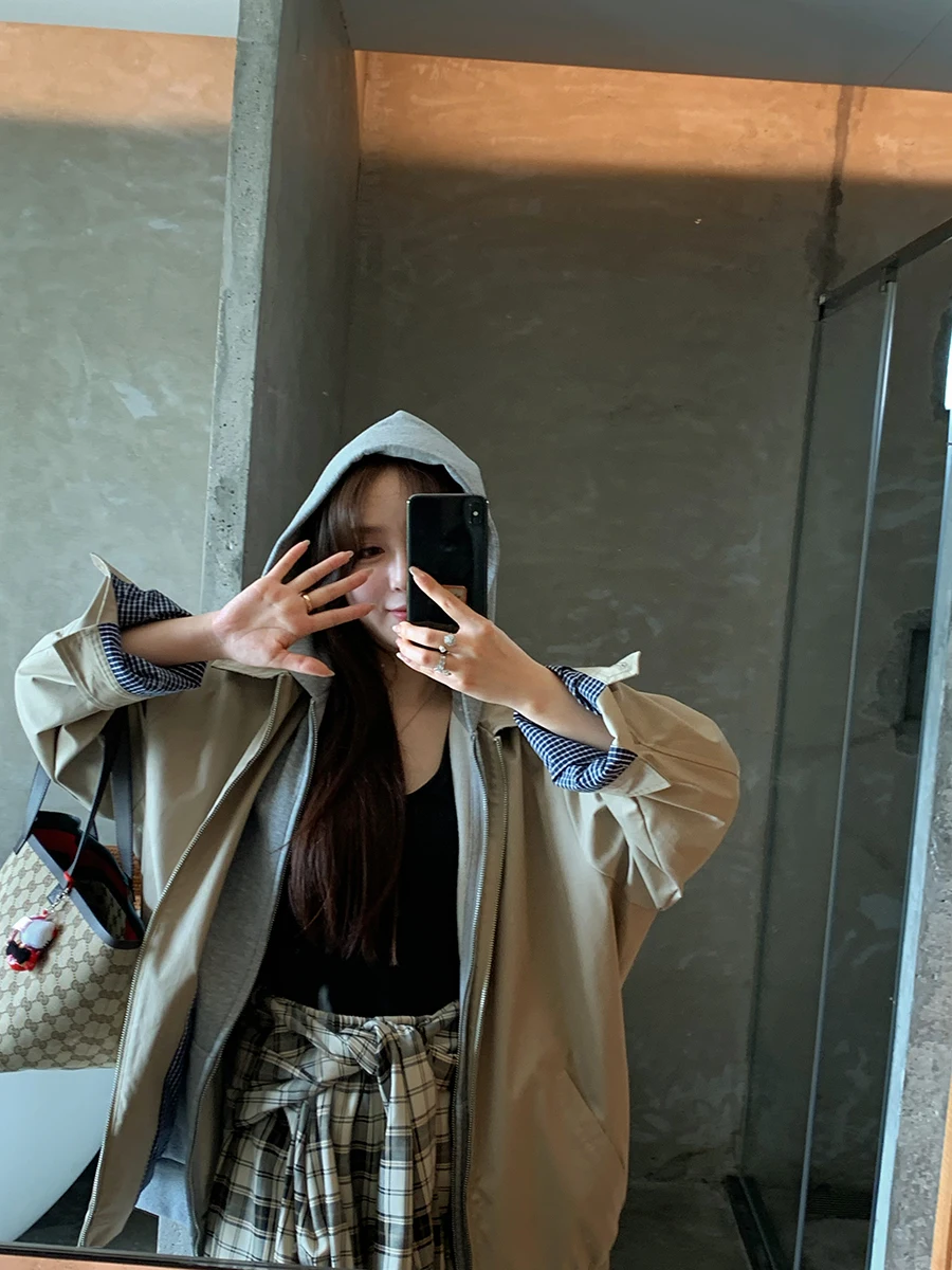 

Костюм-двойка Barnes Hilton: куртка с капюшоном в стиле пэчворк и клетку, деконструированный дизайн, и короткая юбка, с длинными рукавами, на молнии