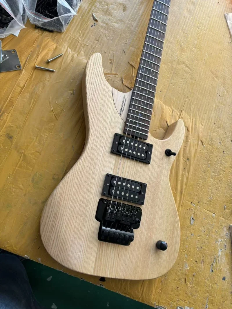 

Natural color 6-string electric guitar，Maple neck rose wood fingerboard，Black hardware，Floyd rose bridge,Free delivery