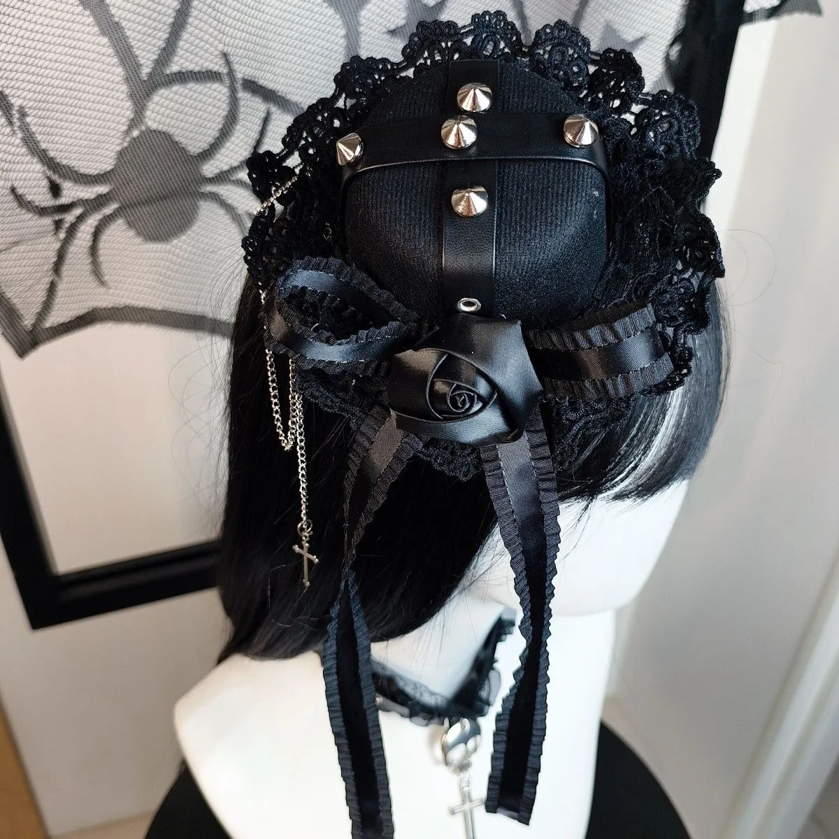 

Girls Gothic Headdress Lace Top Hat Ribbon Bows Rivets Lolita Flower Bowknot Headwear Vintage Royal Style Halloween Headpiece