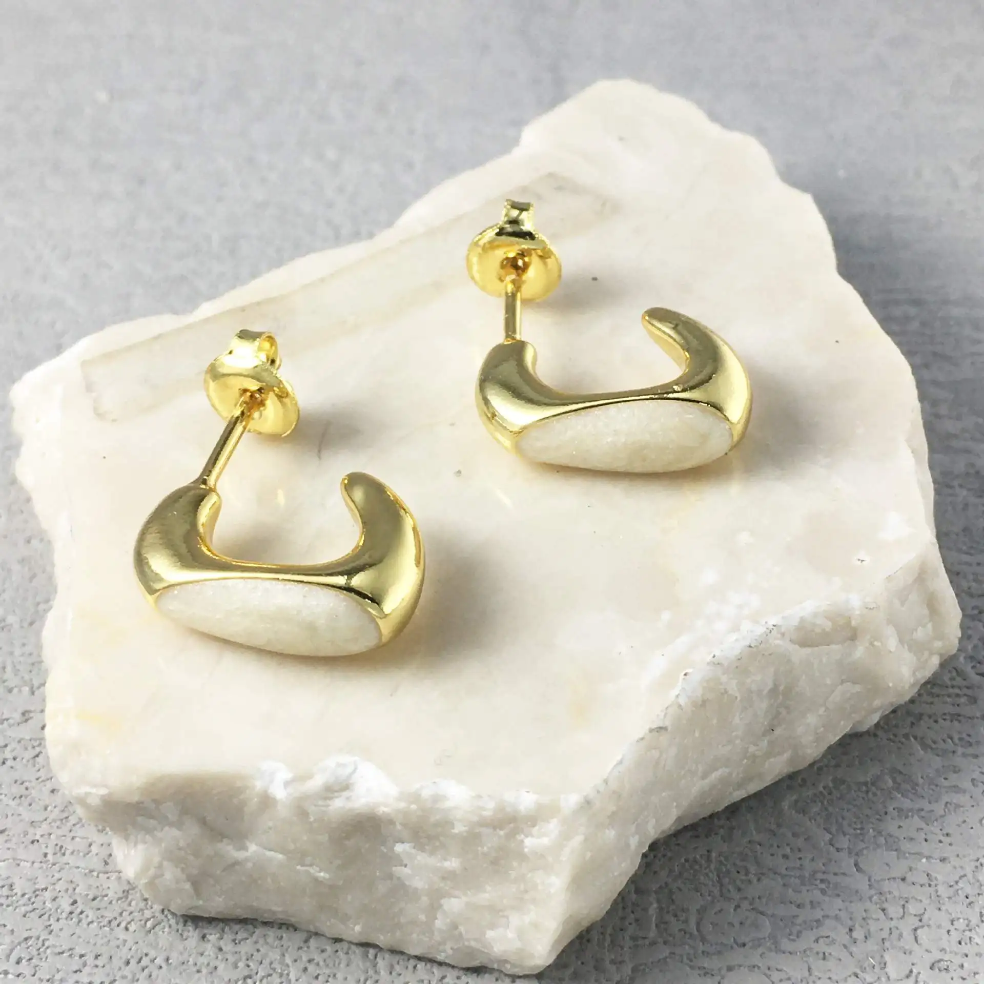 

Лето 2025 г., изысканные элегантные очаровательные серьги с эмалью цвета: золотистый, серебряный, женские аксессуары, ювелирные изделия, подарки на вечеринку