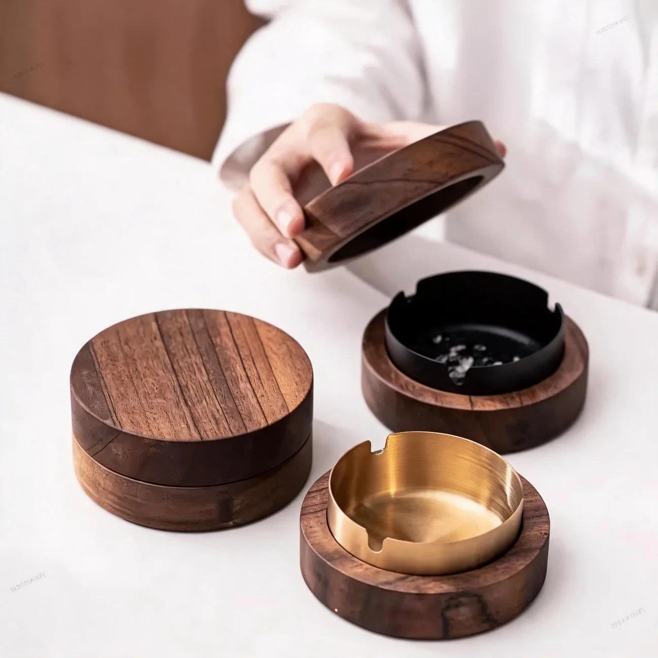 Creative Walnut Wood Ashtrays with Lid Stainless Steel Lining Windproof Smoke Proof Durable Easy To Clean Ashtray Cigar Box