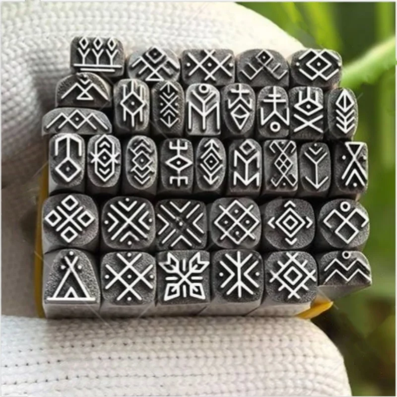 Jewellery stamps, various symbols, steel stamps, gold and silver bracelets, pendants, chiselling moulds, gold-smithing tools