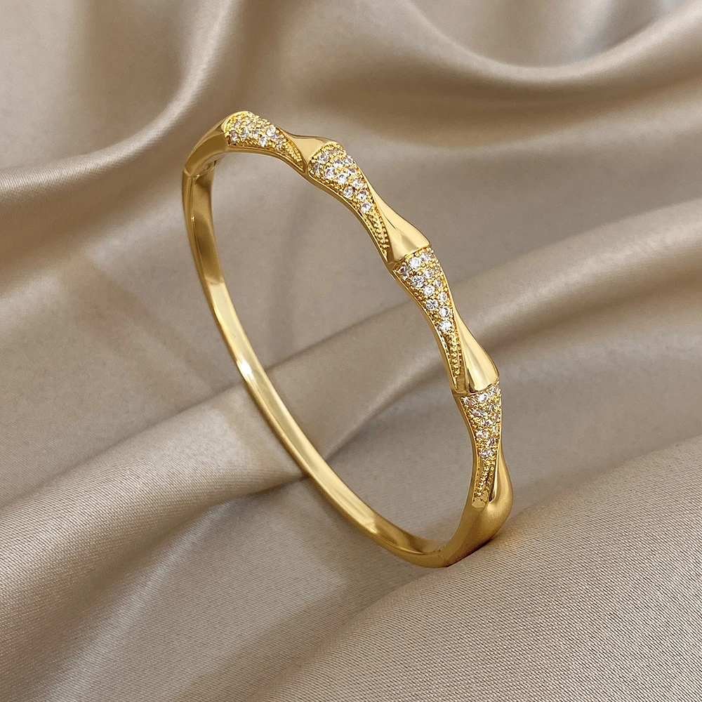 

Freetry Elegant Sparkling Zircon Cuff Bracelet for Women Exquisite Geometric Irregular Spring Buckle Bangle Fashion Jewelry Gift