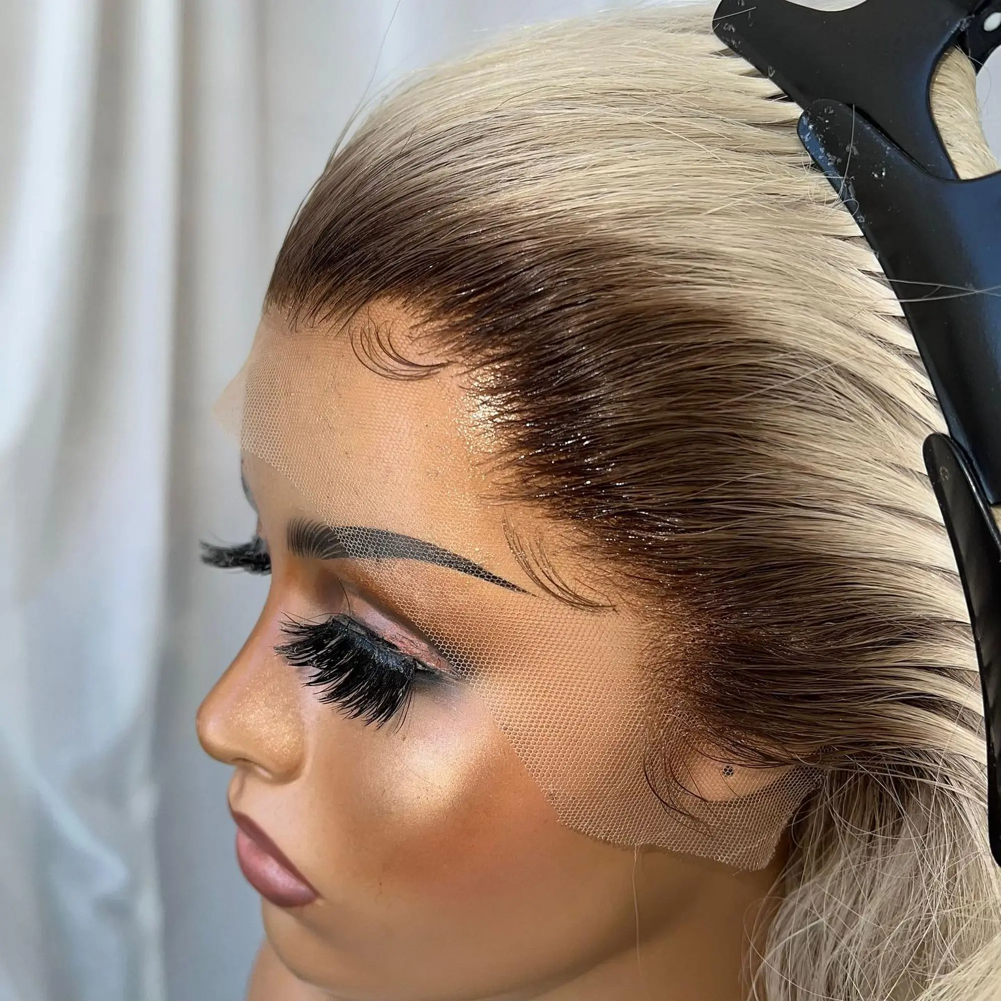 

180% High Density Loose Wave Synthetic Lace Front Wigs With Dark Roots Ombre Ash Blonde High Quality Heat Resistant Wigs 16Inche