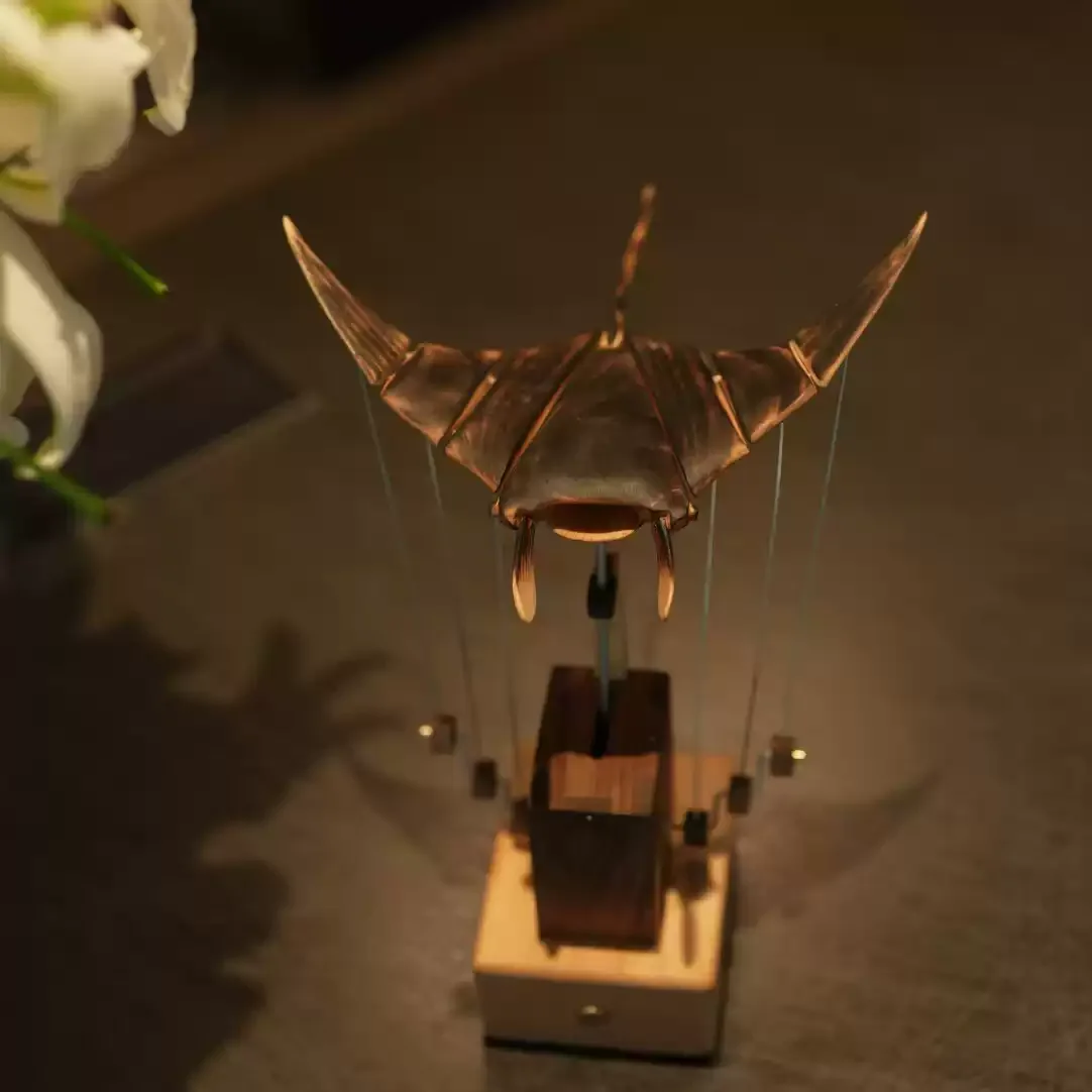 Hand‑Crafted Solid Wood Manta‑Ray Desktop Ornament Creative Stress‑Relief Decor Figurine Home Table Decoration