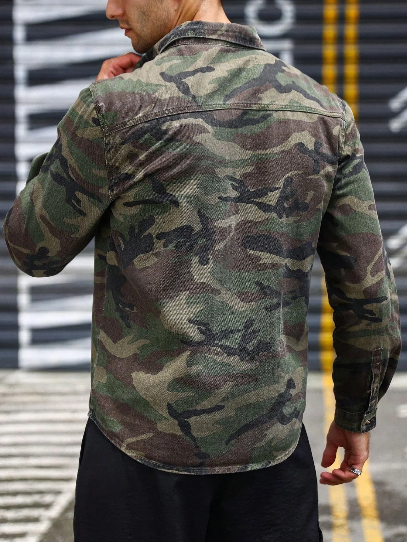 Men's Vintage Camouflage Cargo Shirt, Casual Long Sleeve Button Down Work Shirt with Pockets