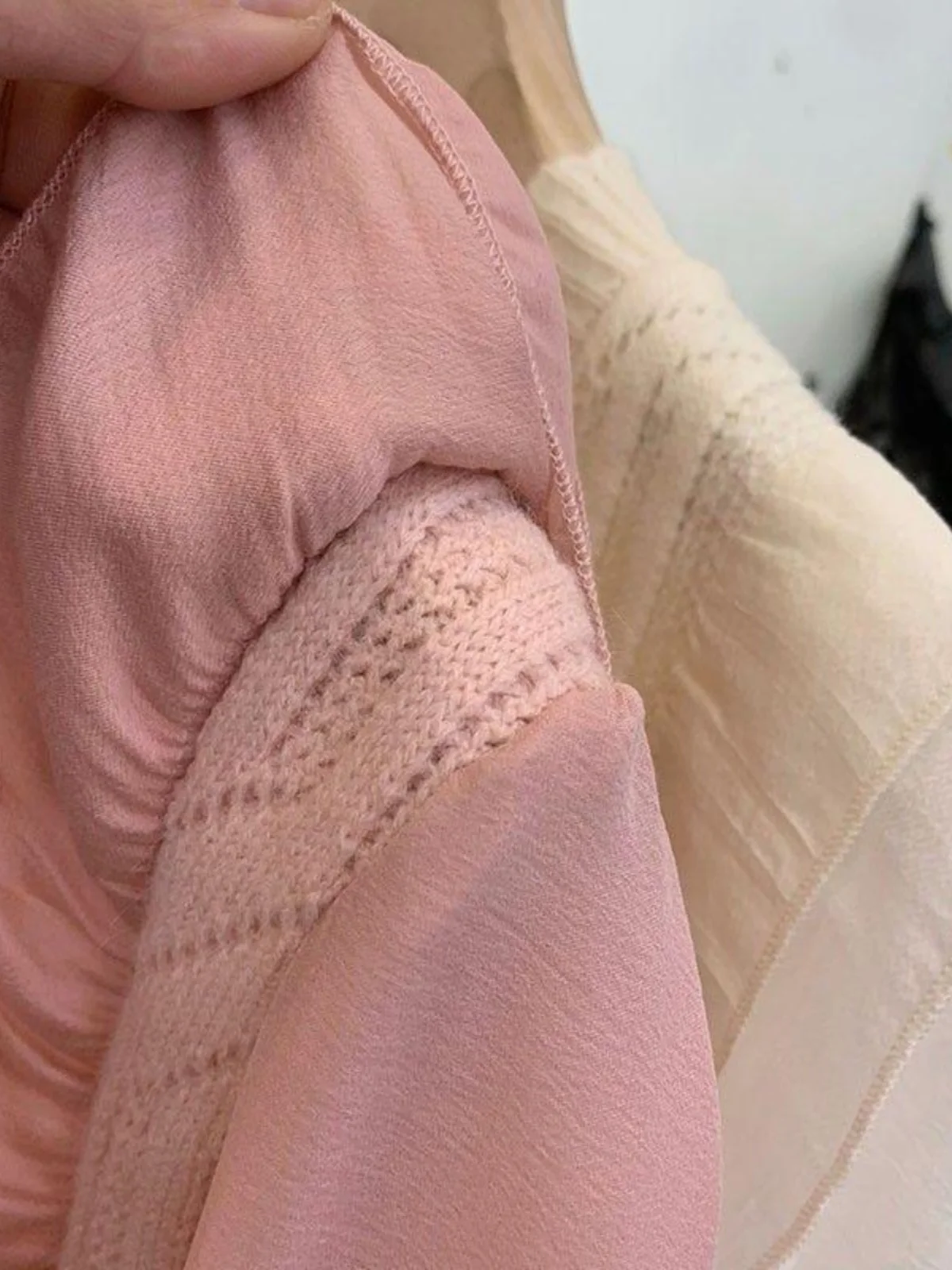 

Новое весеннее женское вязаное пальто с v-образным вырезом и кружевной отделкой, длинный све, модный материал высшего качества, другое 00