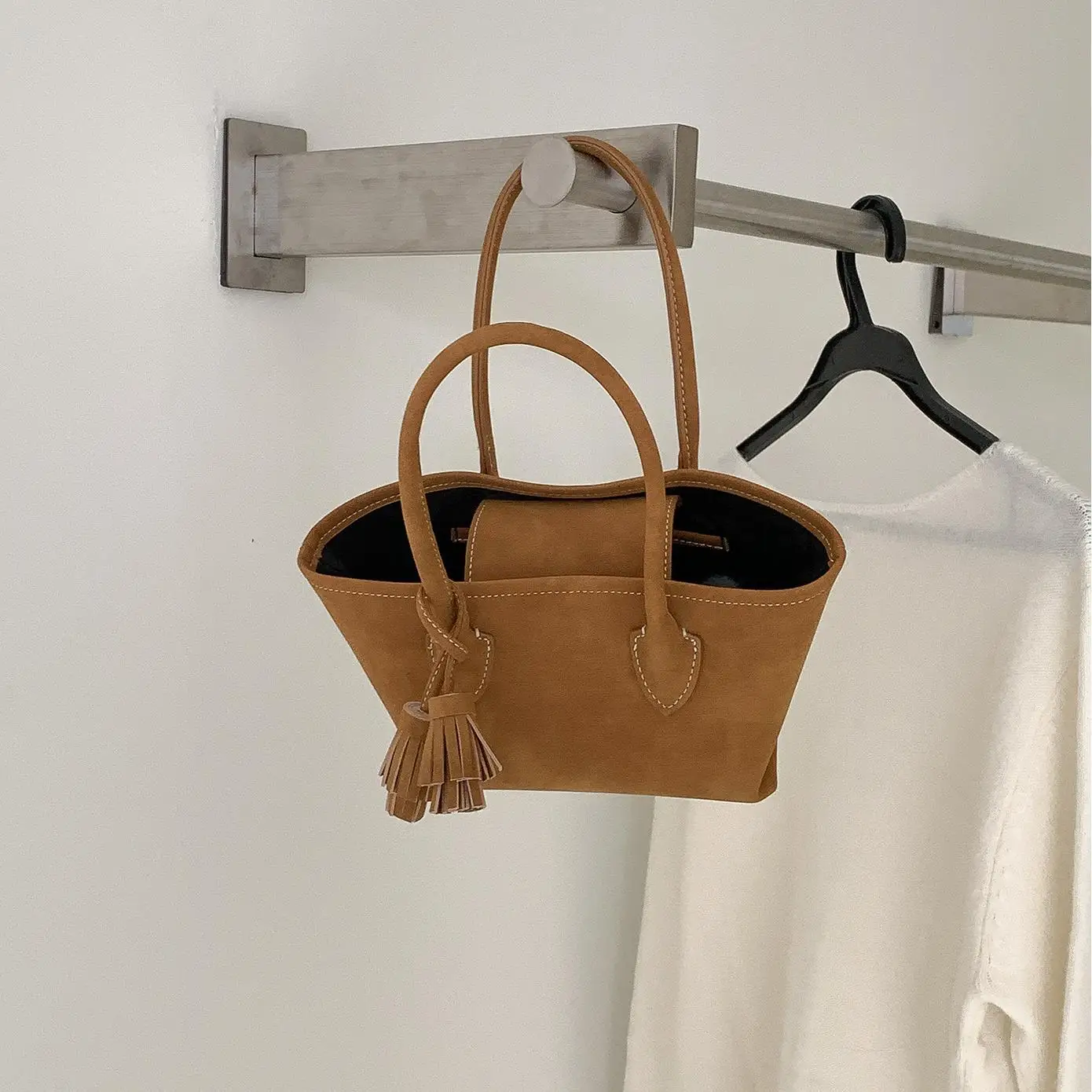 

Садовая замшевая сумка, модная ретро-сумка-тоут с кисточками, корейская нишевая новая сумка через плечо на одно плечо