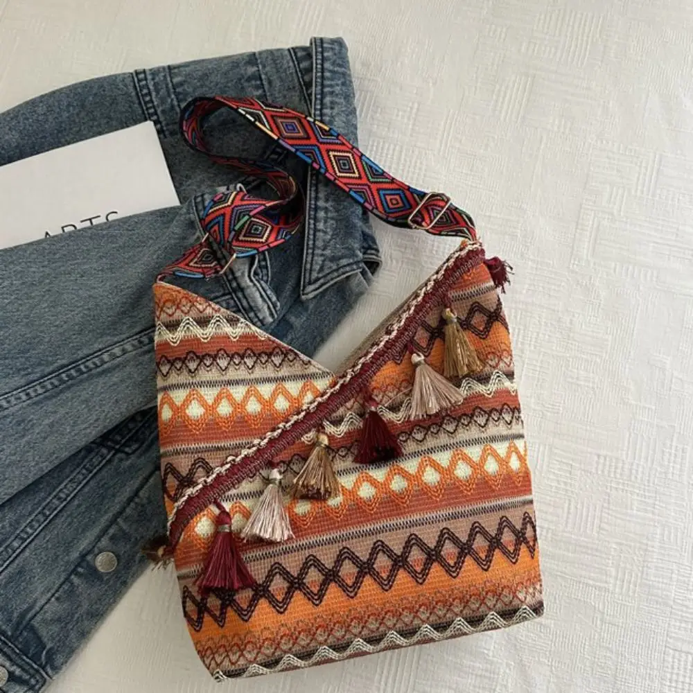 All-match Vintage Ethnic Style Crossbody Bags Large Capacity Woven Bohemian Tote Bag Tassel Geometric Fringe Shoulder Bag Women view 4