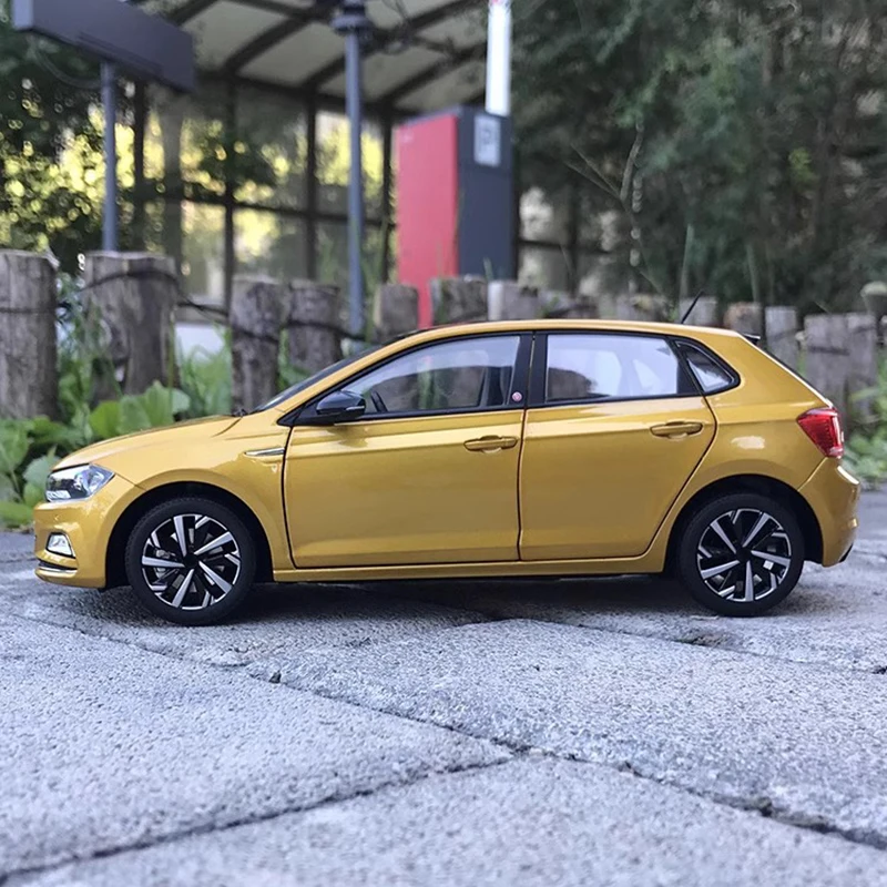 Original de fábrica 1:18 todo nuevo Polo Plus modelo de coche de aleación de nueva generación