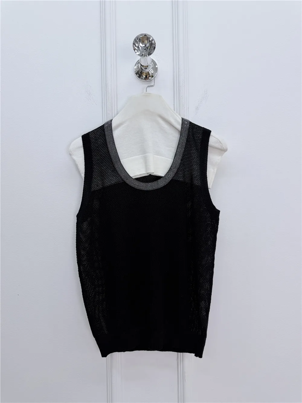 Summer Women's Clothing Fashionable Scoop Neck Beaded Cutout Sleeveless Scoop Neck Top