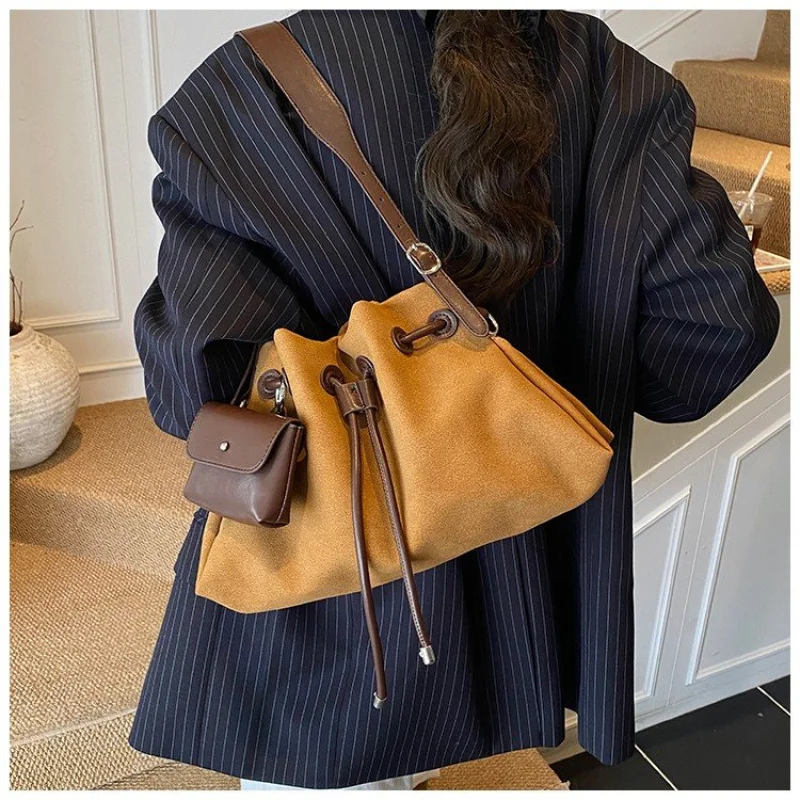 

One Size Women's Shoulder Bag With Zipper PU Material Small Square Bag 2024 Autumn Stitched Seams No Hanging Ornaments Fashion T