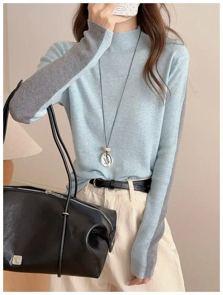 سترة نصف الياقة المدورة لخريف وشتاء نمط جديد بألوان متباينة، بلوزة على الطراز الكوري الفاخر الخفيف للنساء