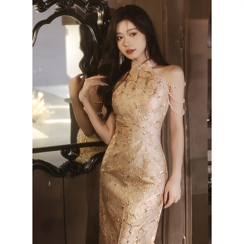 

Sexy Evening Banquet Gown New Chinese Style Dress Halter Beads Qipao Women Sleeveless Robe De Soiree Bride Wedding Vestidos