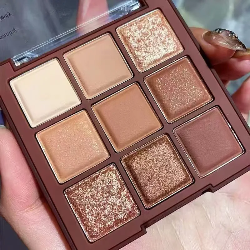 9色のチョコレートアイシャドウパレット、パール光沢のあるファイングリッターマットブレンディングハイライトメイクアップ学生向けの手頃な価格のアイメイクアップ