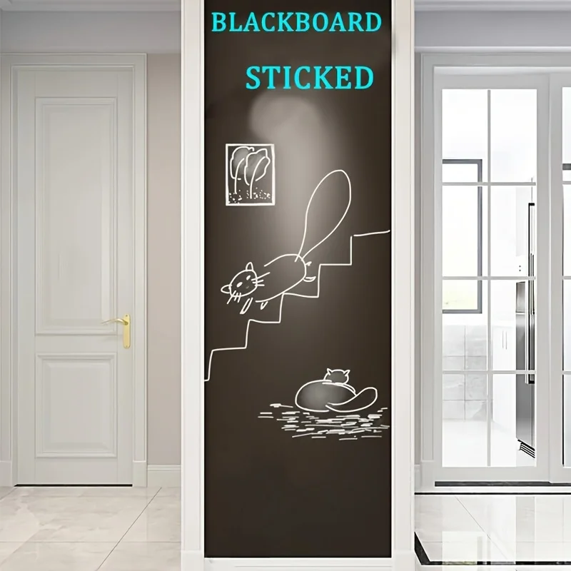 Samoprzylepna tablica suchościeralna w rolce – łatwa instalacja w domu, biurze i klasie, bez uszkodzeń przy usuwaniu.