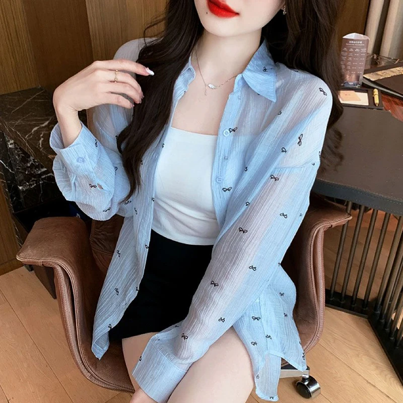 قميص كوري فضفاض مطبوع بأزرار على الموضة ملابس نسائية لربيع وصيف 2025 بلوزات غير رسمية جديدة تناسب كل مباراة بلوزة للتنقل