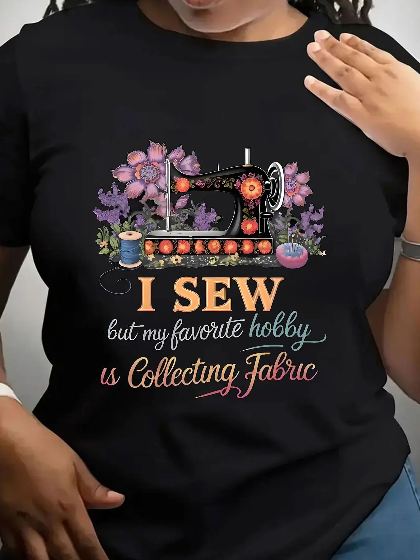 Women's Trendy Crew Neck T-Shirt Sewing Machine Floral Hobby Design Suitable for Casual Sportswear