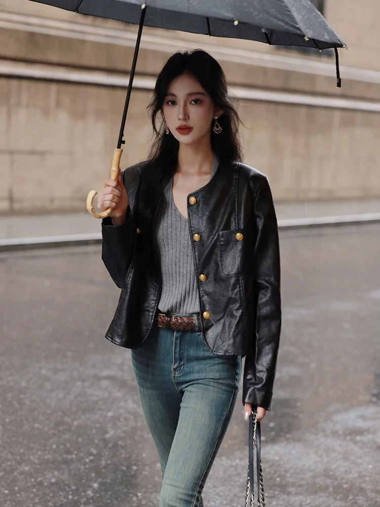 

Ретро-куртка из искусственной кожи, черная, с золотистой фурнитурой, для повседневной носки, приталенная, в байкерском стиле, винтажная, из состаренной кожи, с круглым вырезом, с длинными рукавами