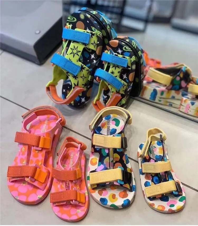 2023 New Children\'s Shoes Summer Children\'s Sandals Flat Bottom Sports Casual Contrast Graffiti Roman Beach Shoes