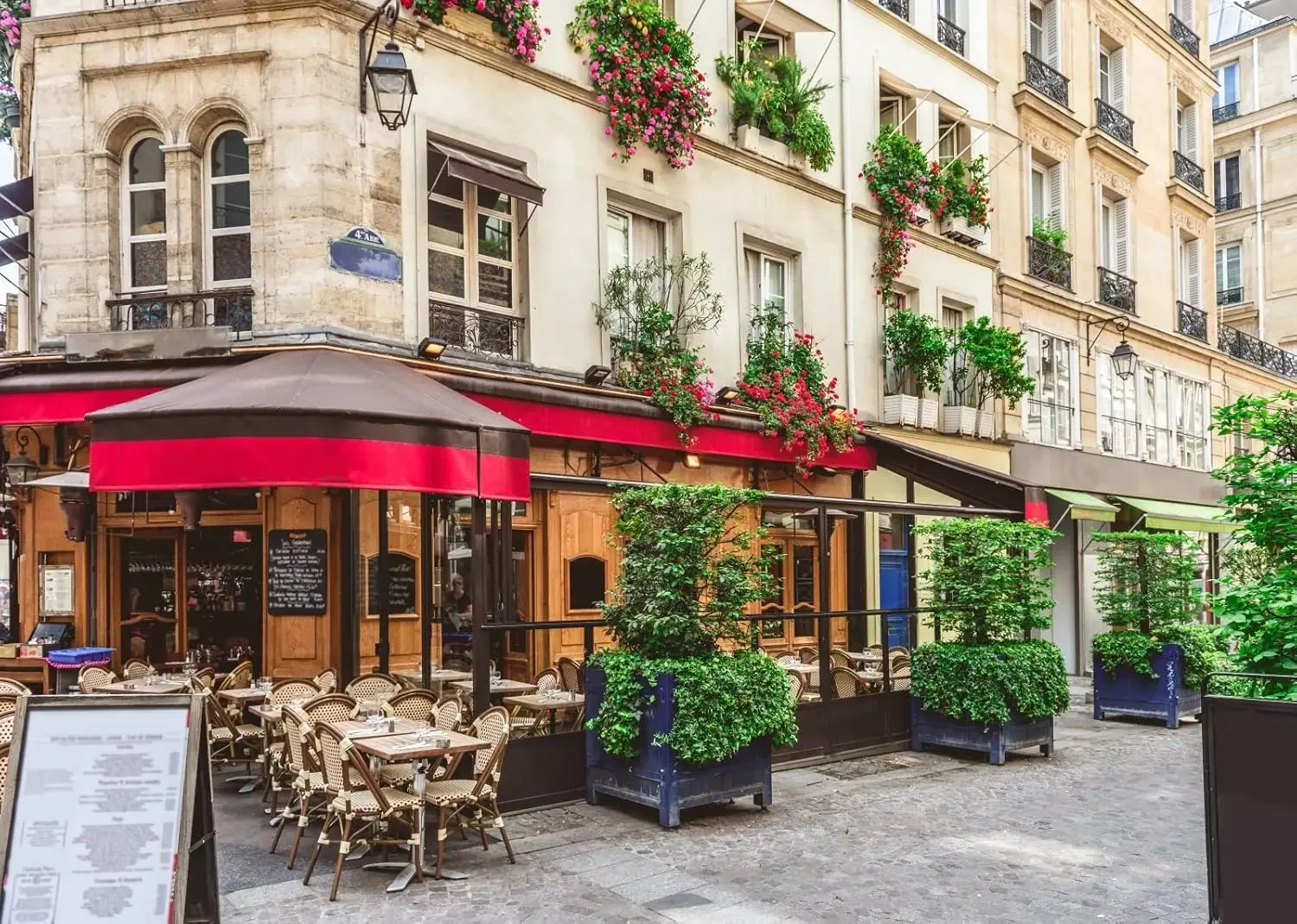 Paris Street Cafe B…