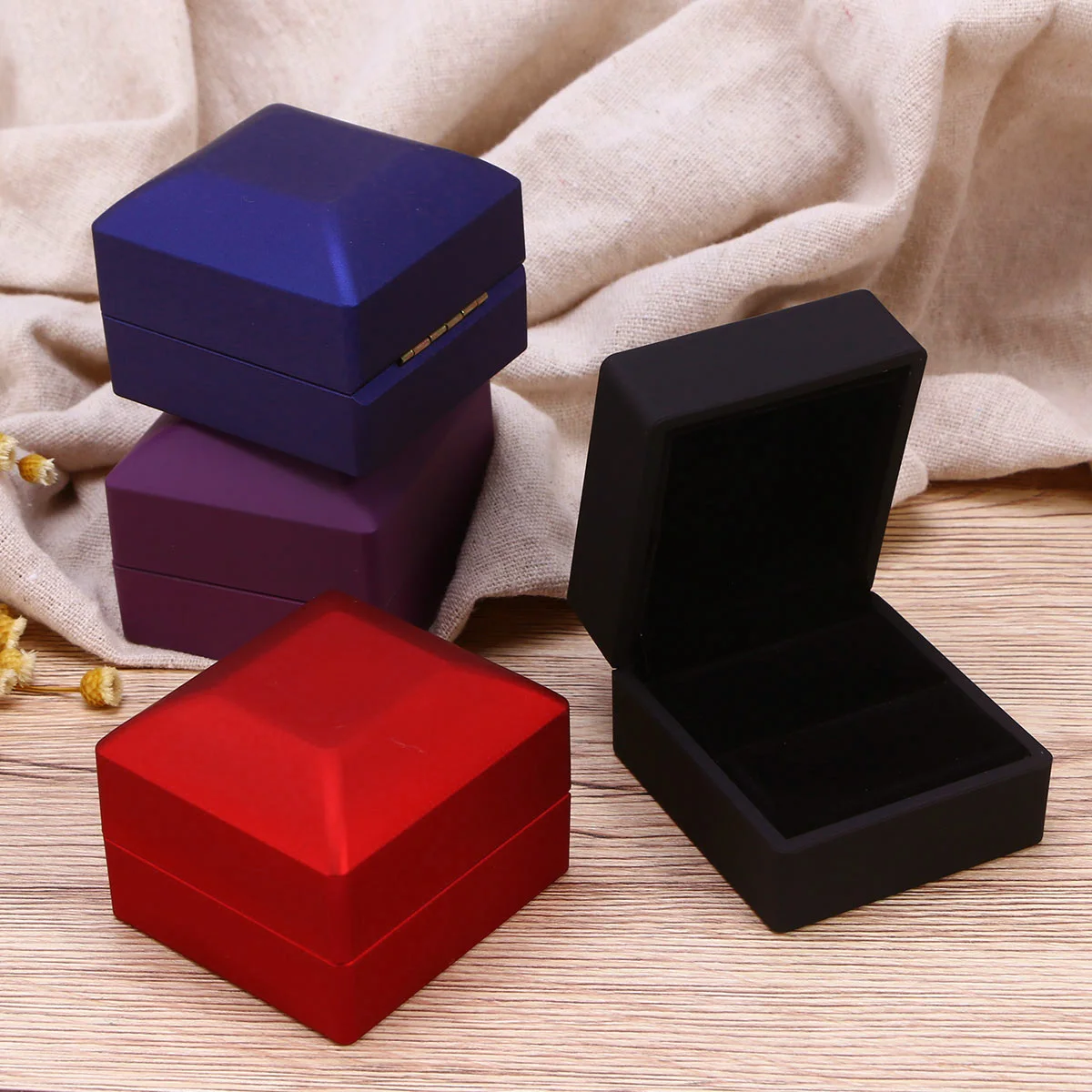 

1Pcs Wedding Ring Box Portable ABS Material LED Light Jewelry Case Romantic Proposal Storage Black Wedding Ring Box