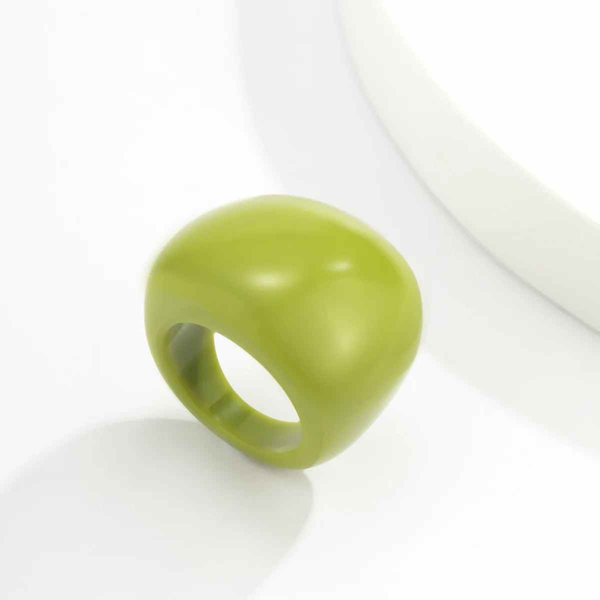 Classic candy colored acrylic ring, exaggerated geometric ring, women's jewelry, cute style, wholesale fashion accessories