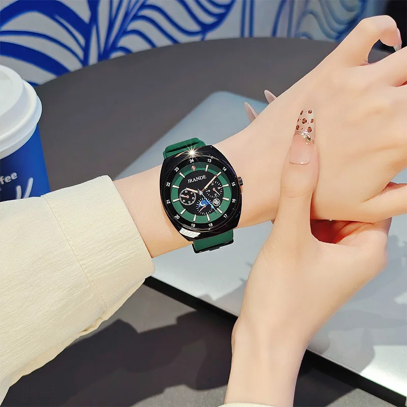 New Unisex Quartz Watch With A Stylish Design.  Suitable For Both Men And Women. High-Quality, Fashionable Quartz Wristwatch.