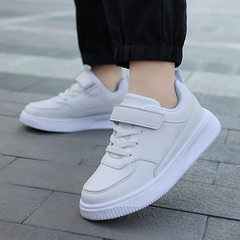 子供靴白男の子スクールシューズ秋革子供スケートボードカジュアルスポーツシューズ軽量テニス男の子スニーカー黒