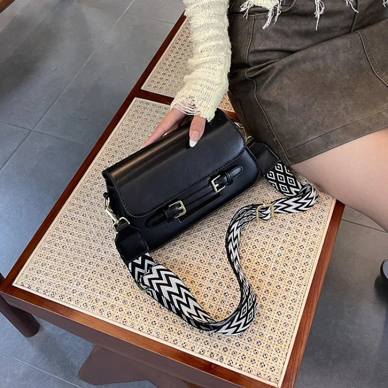 حقيبة كروس نسائية متفوقة مصنوعة من الجلد المصنوع من الألياف الدقيقة تتميز بمظهر يومي كاجوال خفيف الوزن من باريس ​