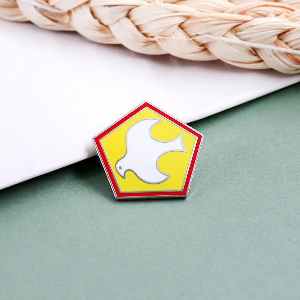 Peacemaker Dove Badge Pigeon Logo المينا دبوس الفيلم الطرفية مجوهرات المشجعين هدية #5