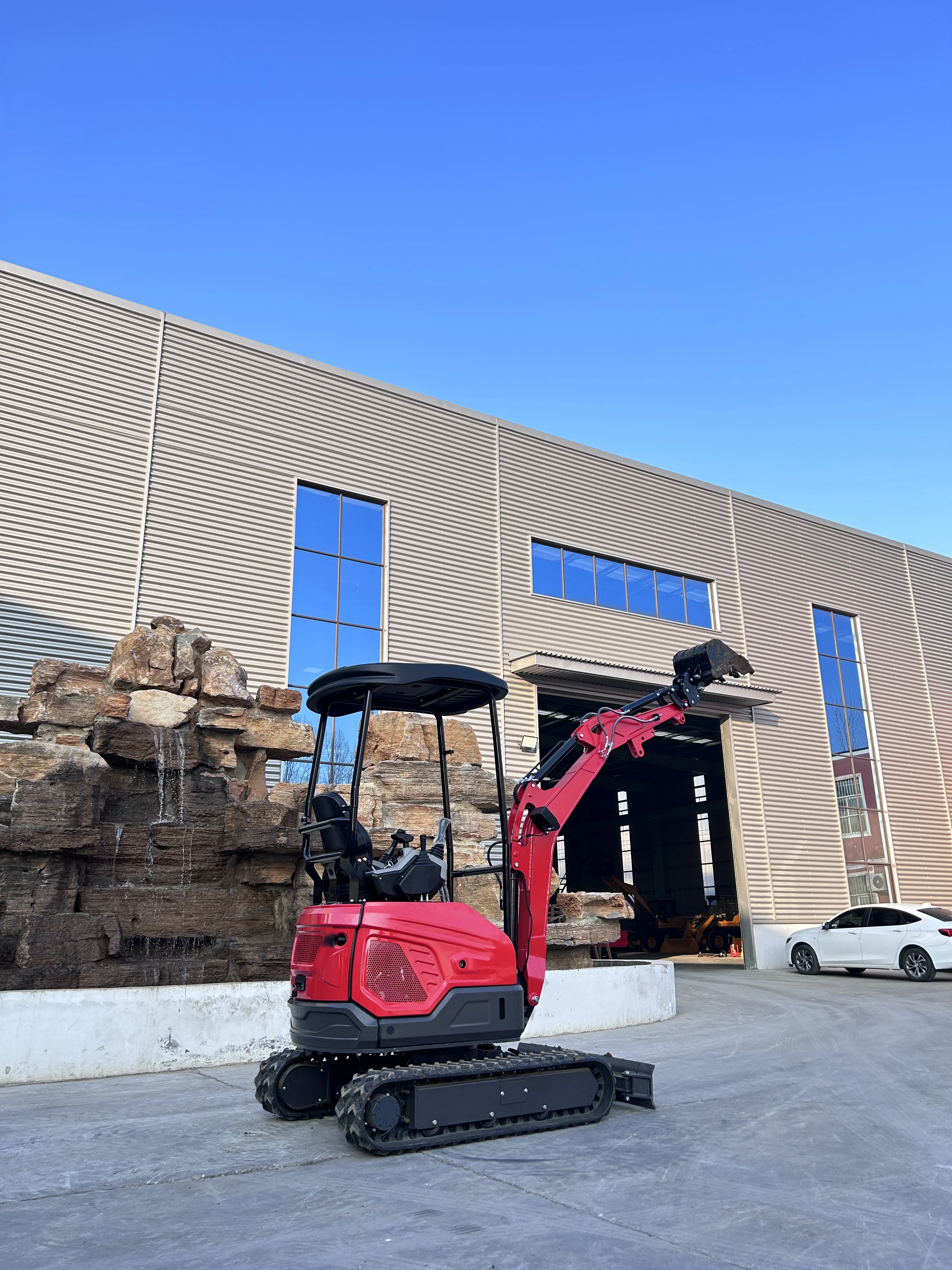 

1-тонный 1,8-тонный гидравлический гусеничный экскаватор, мини-экскаватор для использования в саду, продается на складе