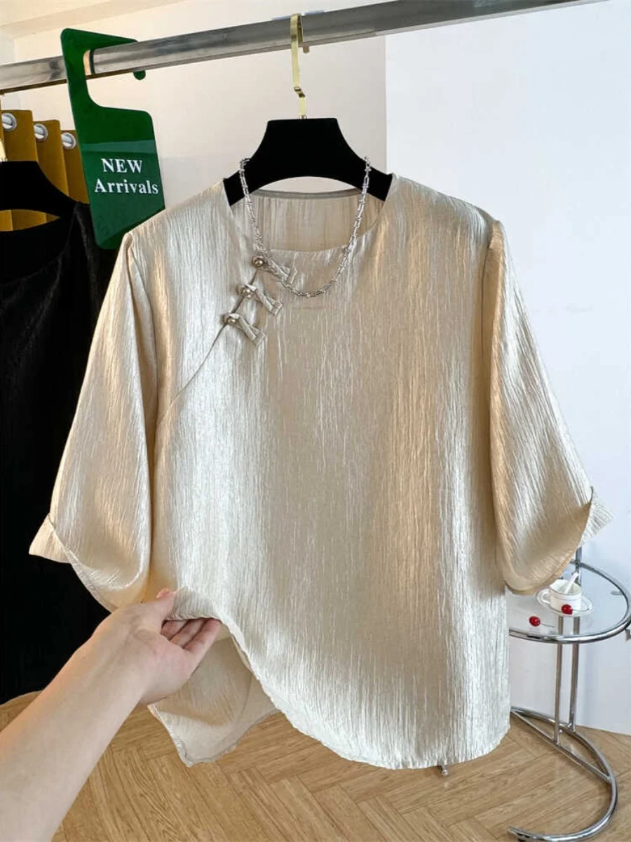 

Новая китайская женская модная футболка с коротким рукавом, текстурированная, с круглым вырезом, на пуговицах, шелковая блузка для повседневной носки