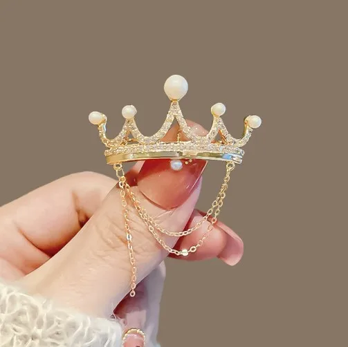 Crown chain anti glare brooch, high-end feminine style tassel chest flower, exquisite personality brooch, coat, suit accessories