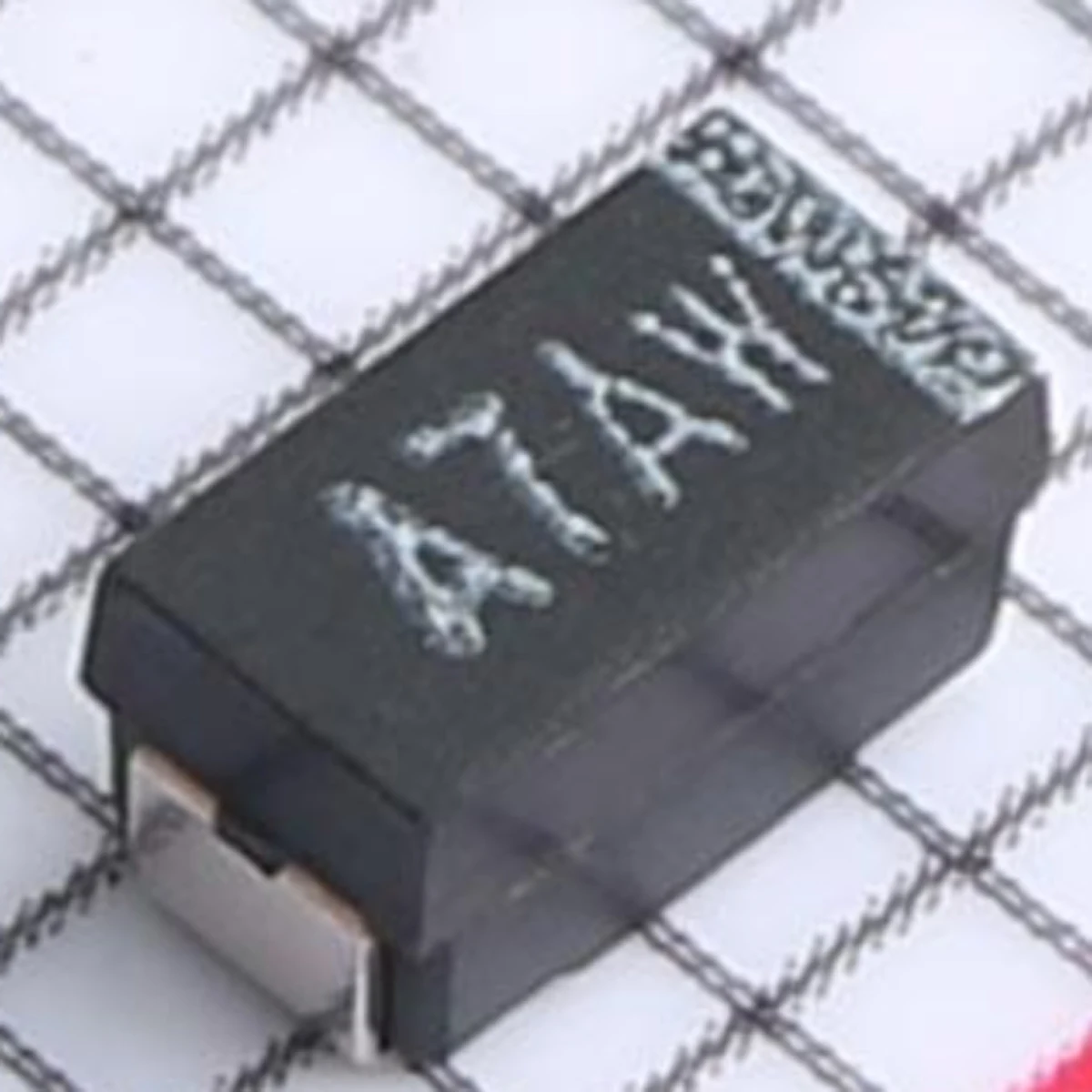 

10 шт. оригинал; Маркировка: A7AW; Танталовый конденсатор, 10uF, ± 20%, 10V, 500m Ω @ 100kHz; 1206(3216 метрические):T55A106M010C0500