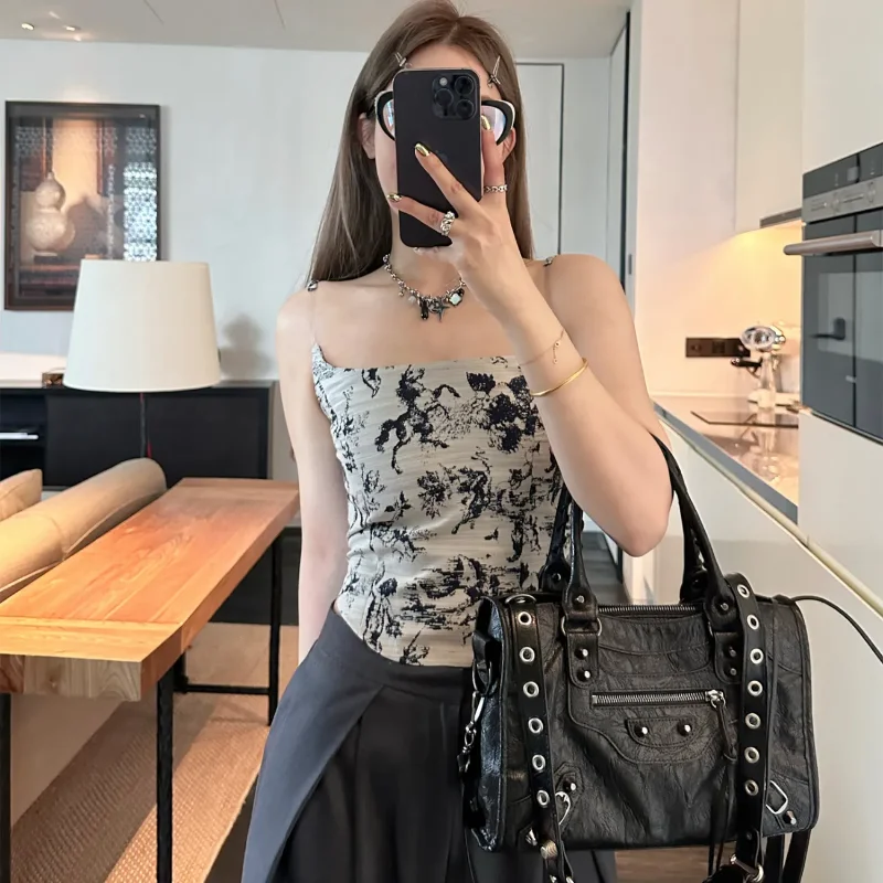 

Ink Invisible Shoulder Strap Vest with Sweet and Spicy Design Unique Niche Sleeveless Top