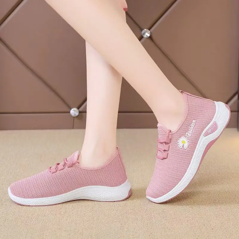 2025 Casual Sports Shoes Autumn New Women's Low Heel True Fly Weaving Beijing Cloth Daisy Shoes